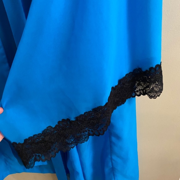 Blue with black lace robe - Picture 2 of 5